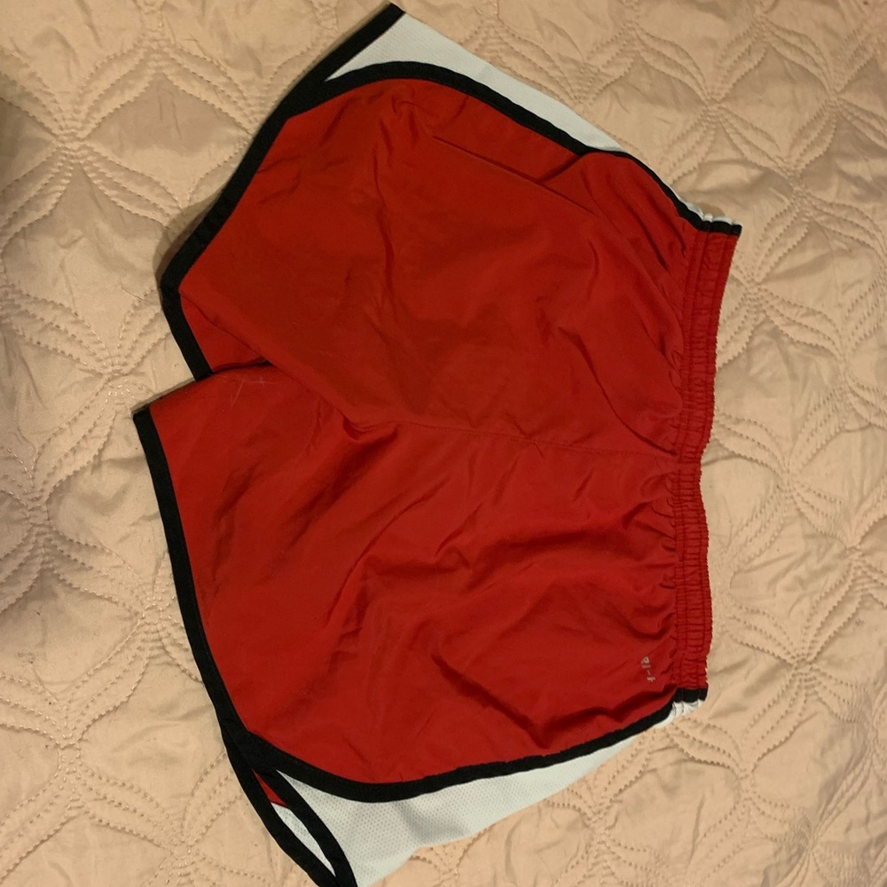 Red Nike tempos - Picture 4 of 7
